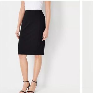 Black Ann Taylor Petite 0 Seamed Knee Length Pencil Skirt in Seasonless Stretch
